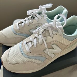 *brand new with box” New balance 997 H Sneaker (Women size 8) sea quarry color